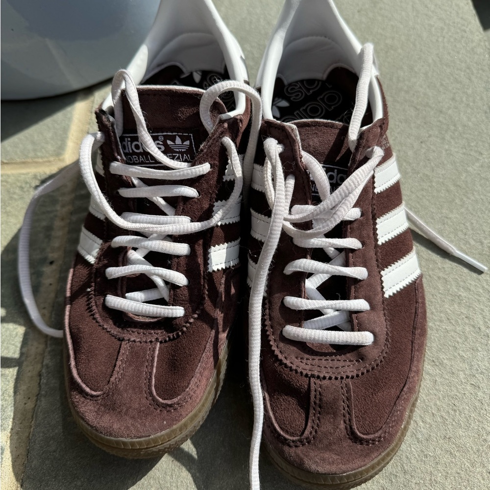 Very Gently worn Addidas spezial ( worn 3x) they are just a little too big